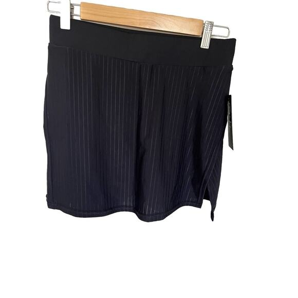 MOVE TO Modern Aesthetic Versatility Sheer Stripe Tennis Skort - Medium - Picture 1 of 4